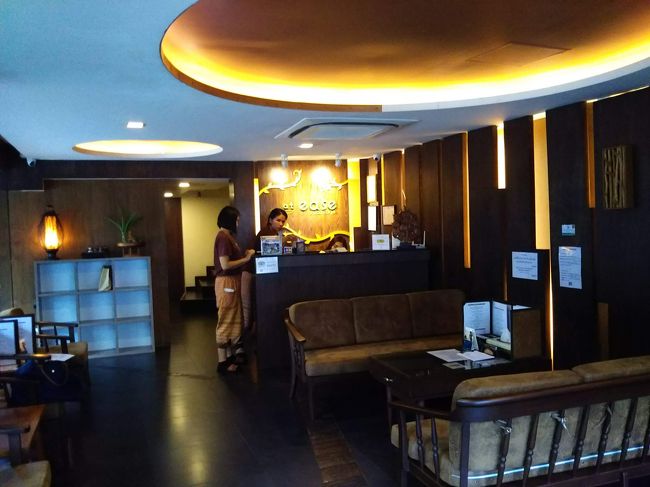 まずはここでお茶を頂きながらカルテを記入します。<br />マッサージの際に触れてほしくない部分や強弱の希望があれば書きます。