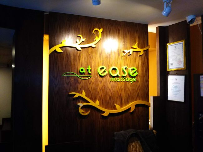 予約していた12時30分に滑り込みました。<br />Pure Oil Massage 90分コース 950バーツ。<br />今まではタイ古式マッサージをお願いしてましたが、あれって受ける方も体力がいりますよね。<br />なので今回はオイルマッサージをお願いしました。<br />これが大正解！至福のひとときでした。