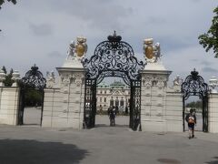 　ベルヴェデーレ宮殿の入り口にやってきました。