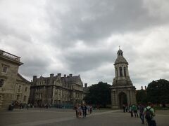 Trinity College, University of Dublin
ダブリン大学トリニティー・カレッジ

正式名称はThe College of the Holy and Undivided Trinity of Queen Elizabeth