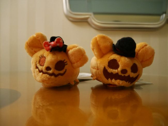 ハロウィーン ミッキー &amp; ミニーぬいぐるみ<br />HKD85です(笑)<br /><br />ぬいぐるみがツムツムのこととは思わず、ぬいぐるみがないと問い合わせてしまいました^^;<br /><br />リバーシブルのツムツムで、裏返すと普通ミキミニになりました♪