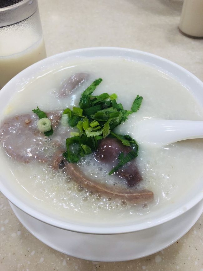 豚レバー入りのお粥をオーダー。