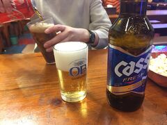 だいぶ疲れて来た、、、

お腹も空いた、、、

晩御飯どうしよう。
22時前なんてまた店が閉まり始める～

前日気になってた、
乙支路３街駅地帯の、
昔ながらの安いホプ（ビールを飲む店）の集まる一画へ。

ここなら夜遅くまで(24時くらいまでらしい)
やっている。

お酒弱いけど、
ビールを飲む！雰囲気だから！

お通しはなぜかポップコーン。