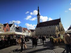 昼下がり、西日が綺麗な頃に、
もう一度、ラエコヤ広場（Raekoja Plats）に戻ってきました。