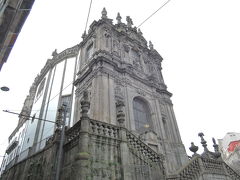 グレリゴス教会
正面口、１７５０年に完成したバロック様式のポルトガル国内最初の教会。重厚な外観の教会です。