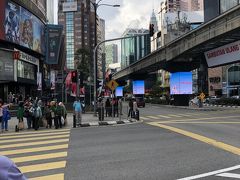 数駅乗り継いでブキッビンタン駅まで来ました。
ローカルスーパーと前回入れなかったショッピングセンターに行ってみます。