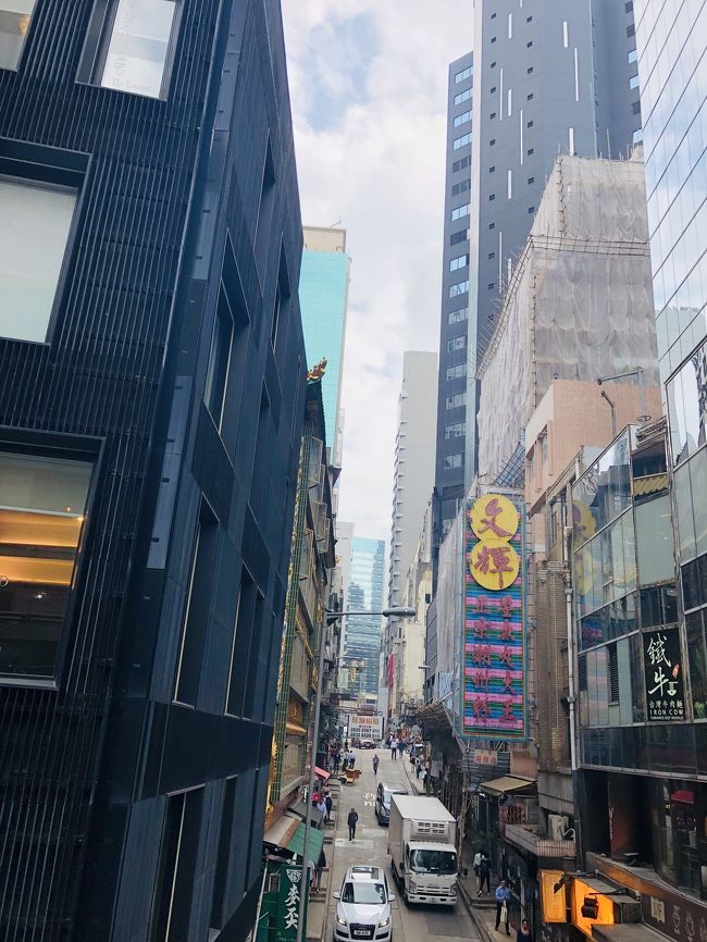 古いビルと新しいビルが混在しています。