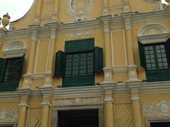 世界遺産：聖ドミニコ教会
セナド広場の奥にある黄色の教会