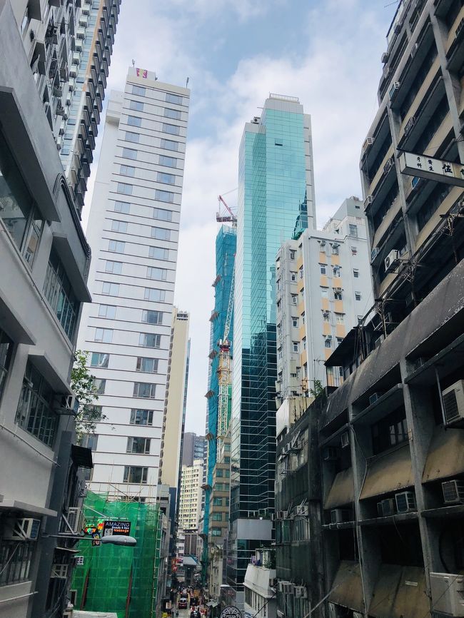 <br /><br />啓徳空港があった頃はビルの谷間をバビューン！！っと、飛行機が飛んで行ってましたよね。