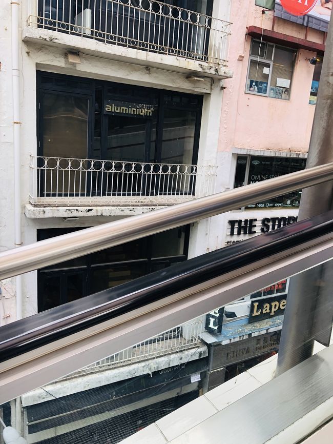 狭くてもテナント料高いんだろな・・。