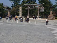 出雲大社です！大国主大神を祭っています。神無月になると八百万の神々がこの地に集まるそうで、そのことから縁結びの聖地として知られるようになりました。