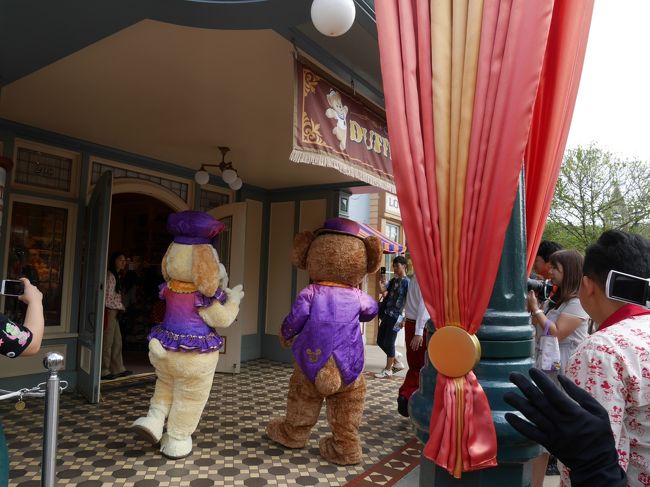 ショップ前で少しグリーティングを行いました。<br />その後、施設内へ。