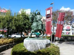 駅前の真田幸村像。ここから上田散策に出発。
