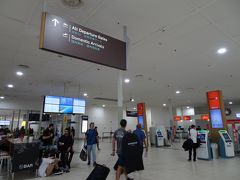 アパートメントからは、１時間弱で空港に到着。

帰りは直行便がよかったので、ＪＡＬのコードシェア便でJet Star 利用です。

３時間前から機械で自分でチェックインします。