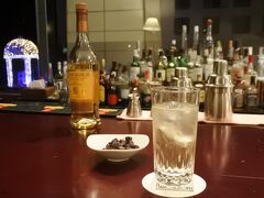 箱ぴたクーポンの金額合わせ。イル・ラーゴでグレンモーレンジのソーダ割を1杯。