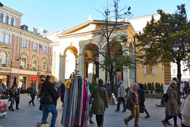 肉専門の屋内マーケット（Gradska trznica）