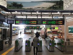 20分ほどで終点の八戸駅に到着しました。