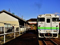 JR石勝線夕張支線のローカル列車は鹿ノ谷駅に到着
終点の夕張駅は一つ先になりますが、今回はこの駅で下車してみました
