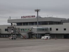 機内から。
帰路は旭川空港から中部国際空港まで。（夜、名古屋で用事があったため）
15：25発、NH328便。中部空港着17：20分。
今回、初搭乗路線だったが、ほとんど雲の中で・・・残念でした。

とにかく今回は・・・雨にたたられた日々でした（泣）