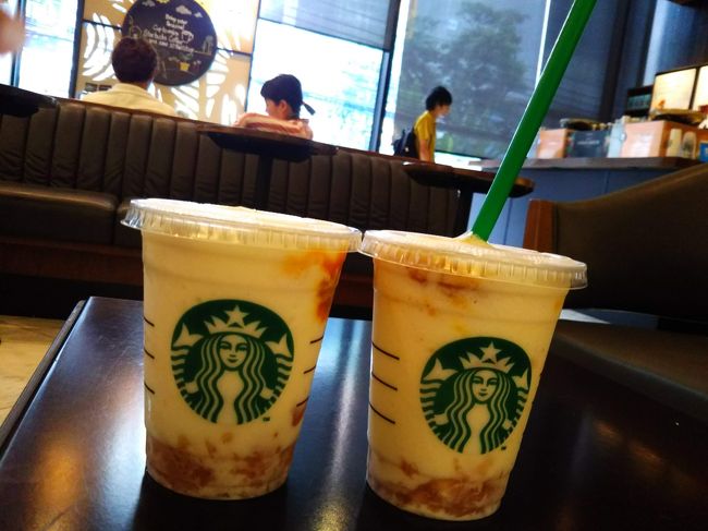 エムクォーティエのグルメマーケットが開店する時間までスターバックスで過ごしました。