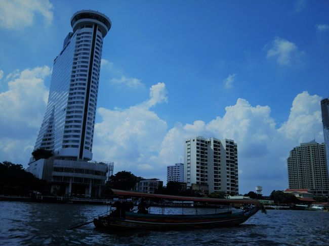 チャオプラヤ川のボートが好きです。<br />15バーツの小さな船旅。<br />