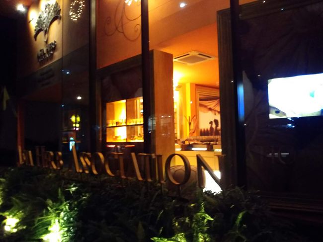 夜は予約していたアジア・ハーブ・アソシエーションに行きました。<br />ハーバルボールと全身オイルマッサージ 1,520バーツ。