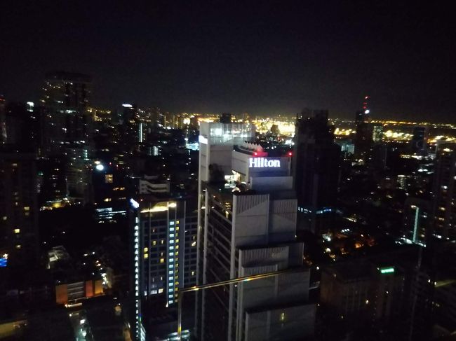 夜景とモヒートで気分よくなり、元来た階段を踏み外さないように注意しながら帰りました。