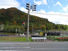 さっそく駅の周りを歩いてみるヨ。
まずは、「SL転車台広場」。