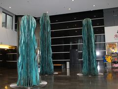 ストックホルム・アーランダ空港に到着。
乗り継ぎ時間が５時間もある！
StockholmかSigtunaに遊びに行くことも出来るけど、
外はあいにくの雨。
Sky Cityで時間を潰そう・・・。