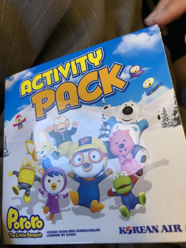 おもちゃ貰いました。Pororoですね。<br />小さい色鉛筆がついていて、塗り絵とか迷路とかになってるやつ。子どもの時間潰しには正しい。が、おもちゃはやはり小さい子のためのもので、こうやってみるとうちの子も大きくなったなと実感…