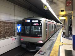 みなとみらい線の日本大通り駅で下車。
野球観戦の客さんも多かったです。