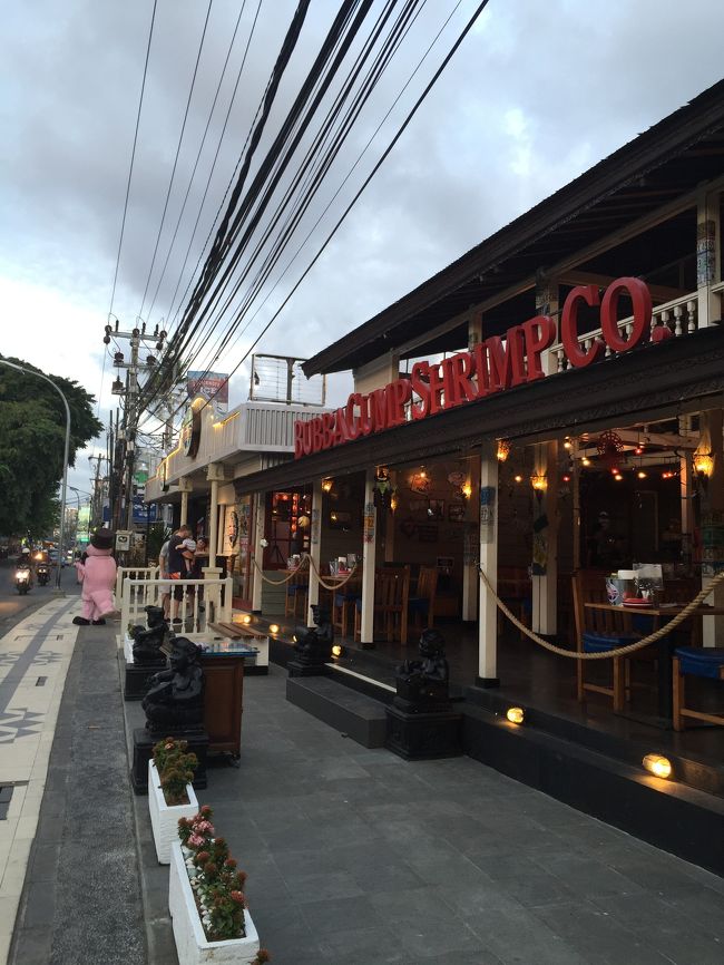 店はこんな感じの外観