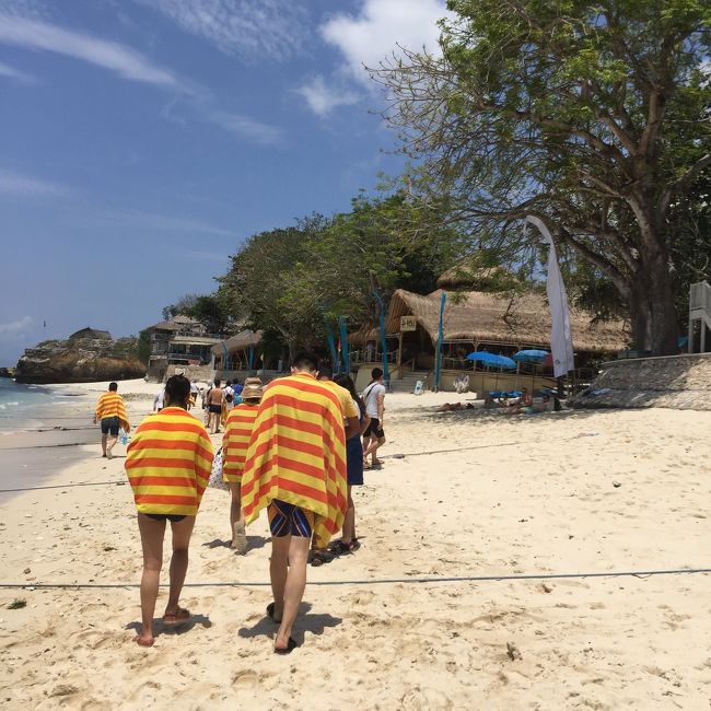 アクアノットを終えて浮島に帰ってくると早12時半。島に上陸してランチタイムです。<br />