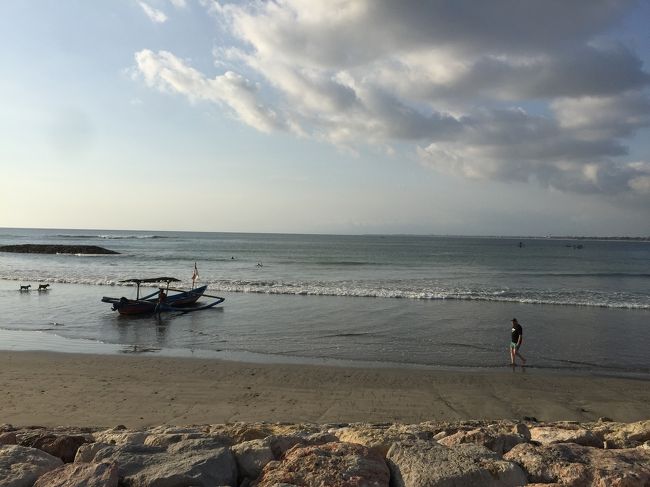 あっという間に午後2時半。もう浮島に帰って乗船して帰る時間が近づいてます。みんな小舟に乗って浮島に帰ってきます。帰りはみんな疲れ果てて寝ているうちに港に帰って来てました。