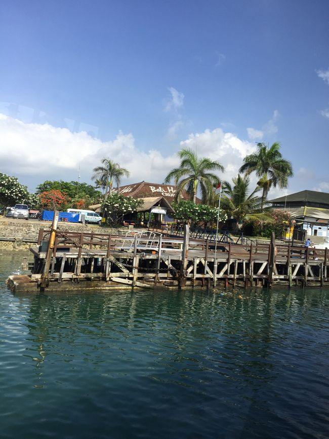 ベノア港を出港。ボートハウスが遠ざかっていきます。