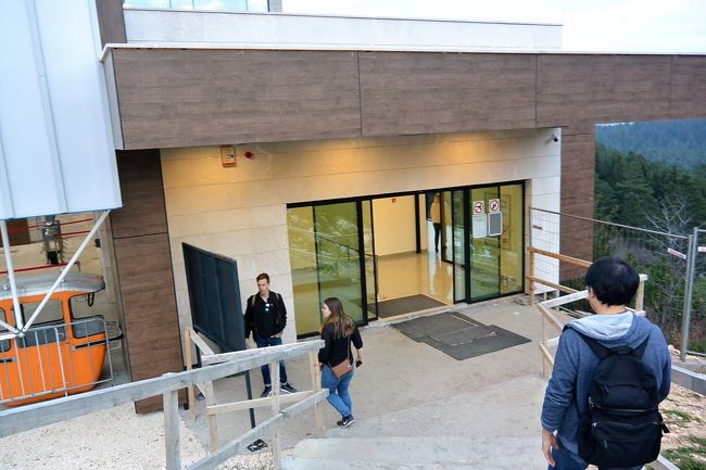 トレベヴィチ山頂のロープウェイ乗り場。