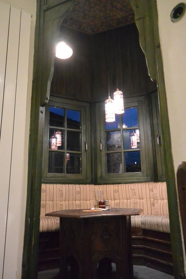 ボスニア料理レストラン『Inat Kuca』3階の小部屋。