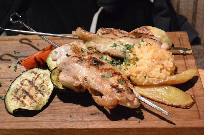 ボスニア料理レストラン『Inat Kuca』のチキン（No.6）<br /><br />焼き鳥だけでなく焼き野菜やライスもおいしい～。
