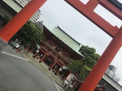 さあ、観光の始まりです！生田神社へ。