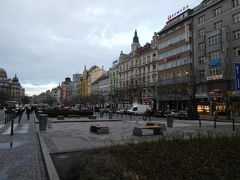 チェコ滞在の最終日はプラハの街の散策に出掛けました。
朝食を食べた後、ホテルを出てヴァーツラフ広場を歩いて旧市街の中心部を目指しました。
