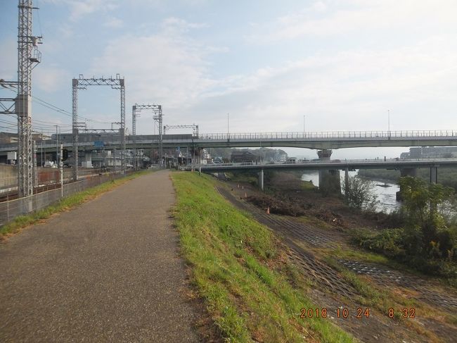 堤防の東側に、観月橋がある。
