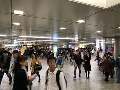 家から在来線の乗り継ぎでちょうど1時間。
横浜駅に到着です。
電車で向かっている途中でマリオットのAPPでモバイルチェックインができたので使ってみました。
チェックインを14時、チェックアウトを16時とリクエストを入れてみました。
なかなかこのアプリ便利！