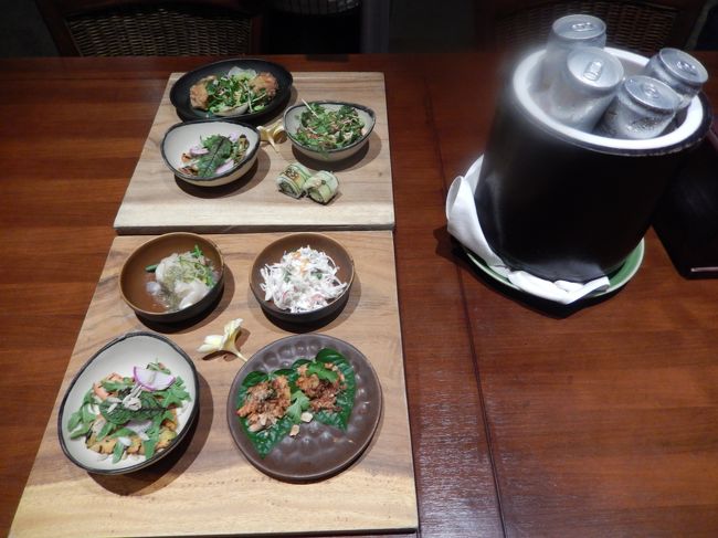 　いきなりフォーシーズンズリゾートジンバランベイに到着。<br /><br />　2ベッドルームレジデンスのウエルカムドリンクとフード。<br /><br />　ベジタリアンがいるのでフードは全てお野菜のアレンジです。<br /><br />　顧客にカスタマイズしたフォーシズンズリゾートのホスピタリティ<br /><br />　です。これだから毎年お邪魔してしまいます。<br /><br />　今回は友達と一緒なので、オシャベリに一生懸命で<br /><br />　写真は少ないし良いのが有りません。