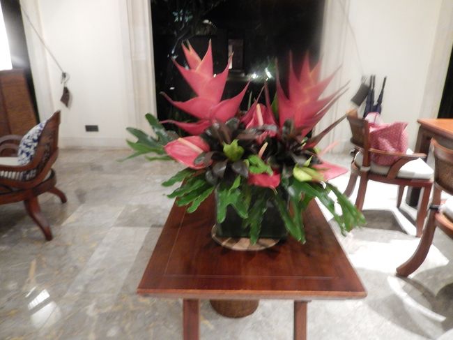 <br />　リビングのお花。各部屋にもスタッフのｋさんから頂いた<br /><br />　花束があります。