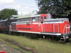 JRの水戸線で下館という駅まで行き、益子に向かう真岡鐵道という電車を探しました。
