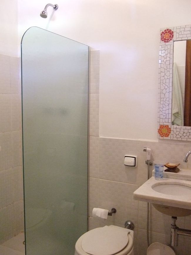 オープンテラスの食堂でチェックイン手続き。星空が素晴らしい！！ペルーも息をのむほど美しい星空だったけどここも負けてない！空に星ってこんなにあるの？何かの間違いじゃ？ってくらいの星空です。<br /><br />言葉にならない星の美しさ。流れ星もそれこそあちこち。食堂横には天然水？が常備されててこれがすっごく美味しいの！山の水なのかしら？<br />お湯もたっぷりで十分シャワーを浴びることができます。