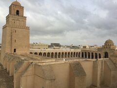 シディ サハブ霊廟にも入場します。
随分残っていますね。