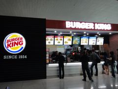 バーガーキングが出来てる！以前はここにカイシャっていう日本食がありました。旅する時に会社の事なんて思い出したくないので、一度も行かずじまいでした。