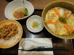 夜ご飯は大戸屋です。写真を撮影した時刻を見ると、もしかしたらターミナル21の大戸屋では無かったかもしれません。少し涼しかったので、お豆腐の餡かけセットにしました。納豆は別オーダーです。ダブル大豆ですね。