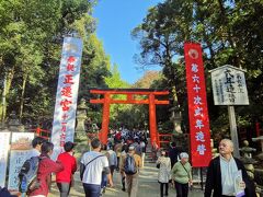 まずは、春日大社へ。